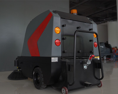 駕駛式掃地機(jī) 駕駛式掃地機(jī)