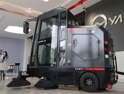 電動(dòng)掃地車 電動(dòng)掃地車